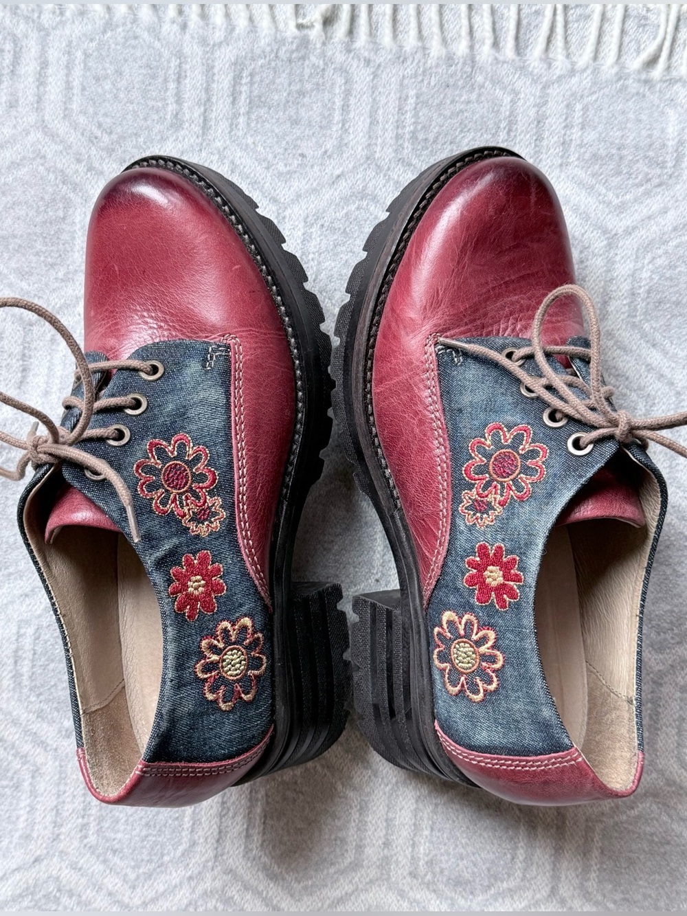Dromedaris Kiara Whimsy Flowers Oxford Womens EU 38 Red Blue Embroidered - Picture 2 of 13